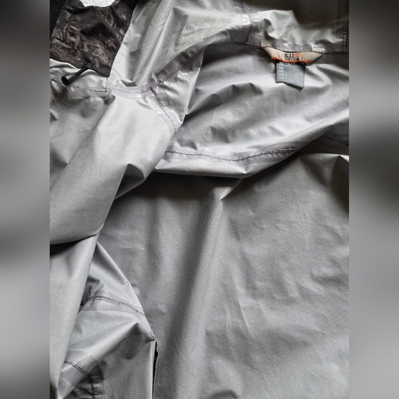 5.11 Men's XL Lightweight Windbreaker/Rain Jkt. Full Zip, Hood, Veil Camo - Picture 5 of 5